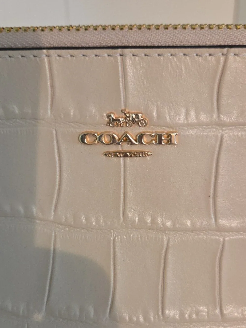 🦋Coach Croc-Embossed Leather Wristlet in Blush with Gold Chain